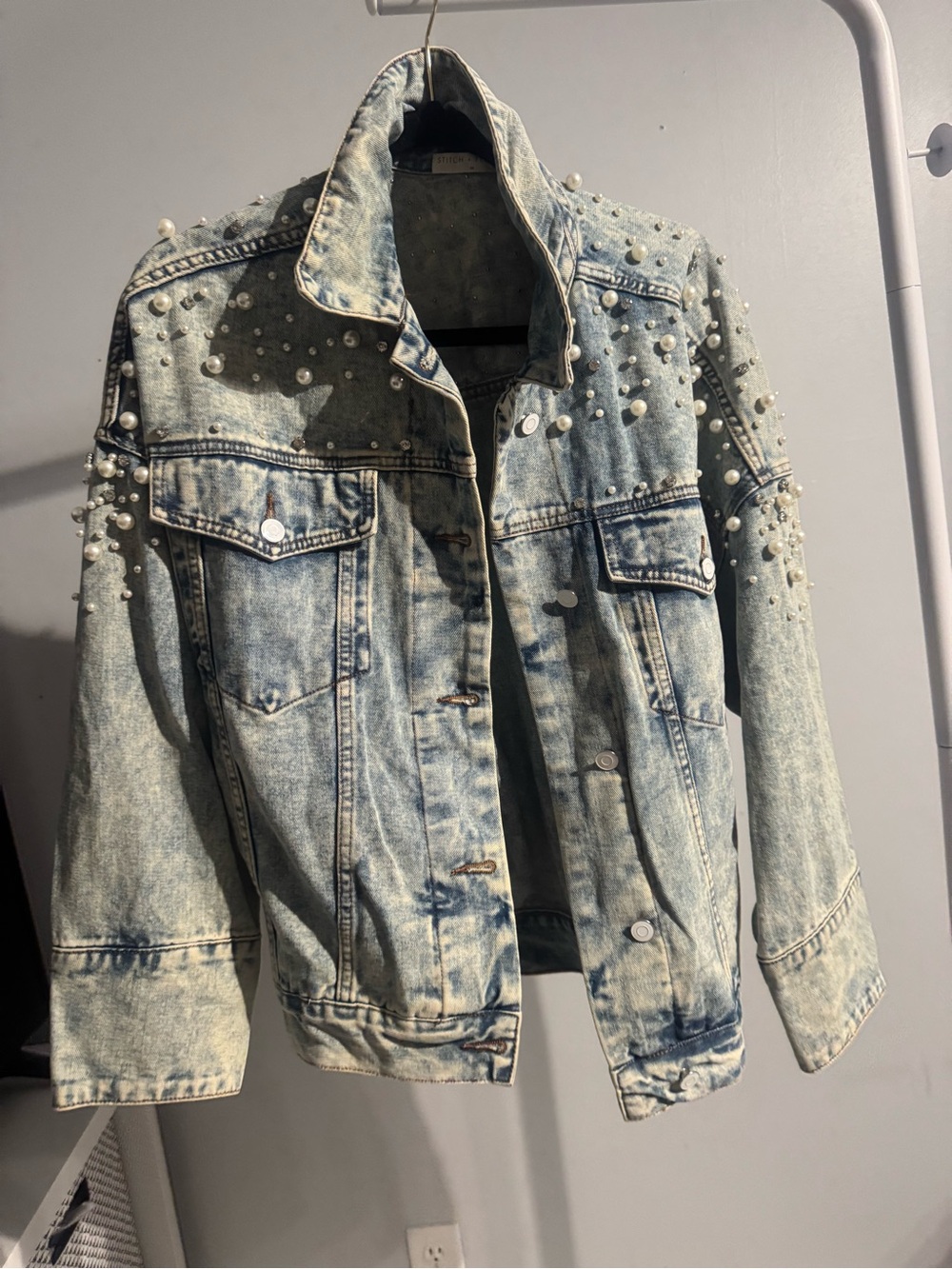 Pearl-Embellished Light Wash Denim Jacket - Women - Picture 6 of 7